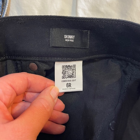 Express Skinny High Rise Skinny Denim Jeans - Black Distressed - Size 6 - Picture 9 of 9